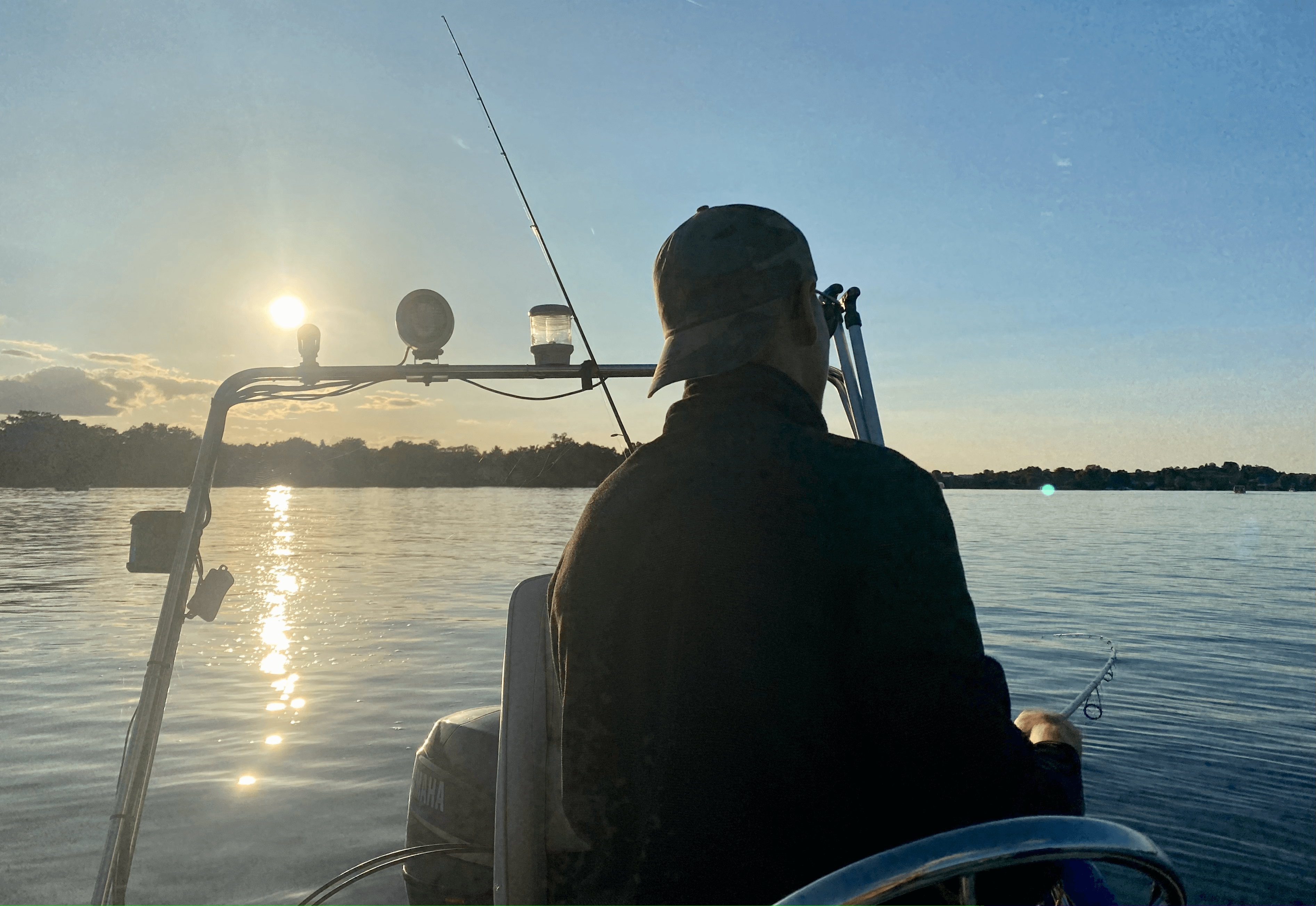 Holger beim Angeln vom Hausboot