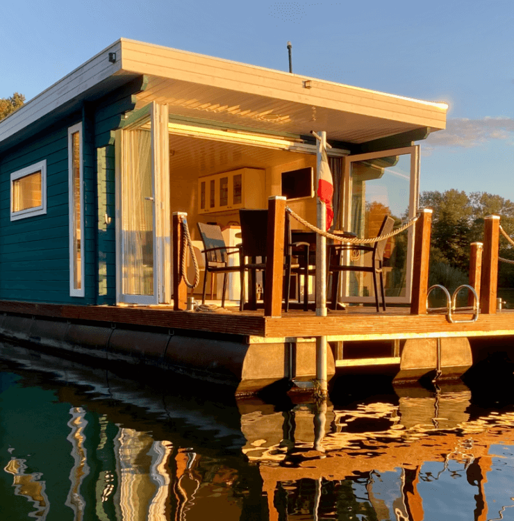 * Hausboot Havelzauber Hausbootbau