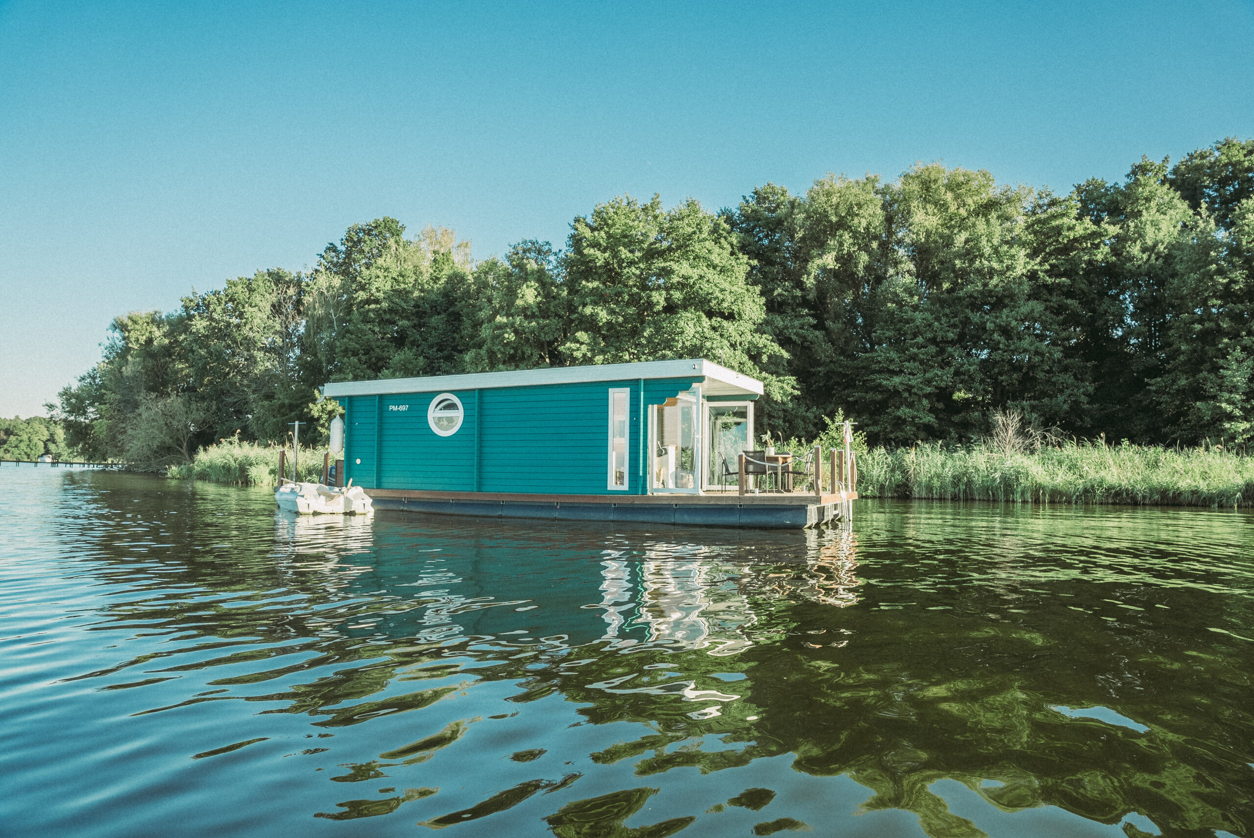 Führerscheinfreies Hausboot mieten bei Potsdam