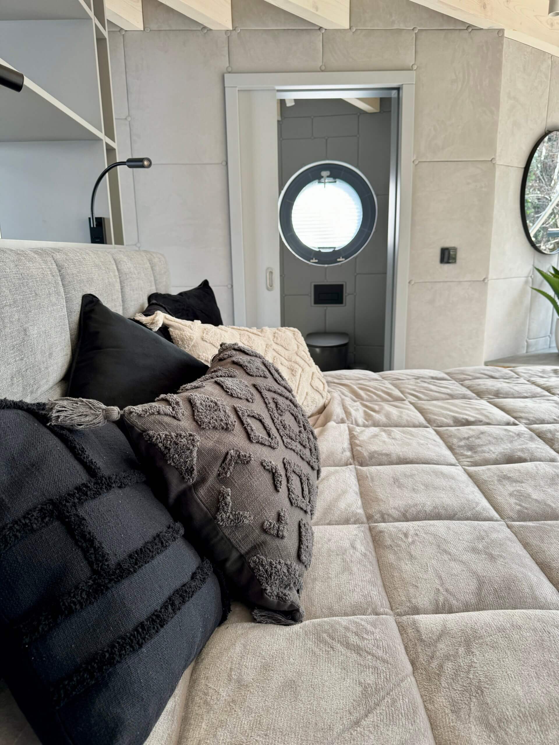 Floating Home Shanti 2
