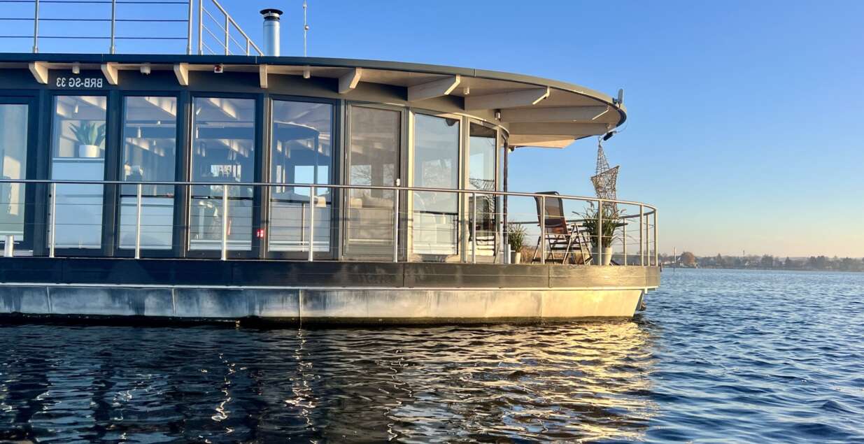 DaySPA Floating Home Shanti 2 inkl. Seesauna & Kamin DaySPA Floating Home Shanti 2 inkl. Seesauna & Kamin