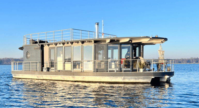 Floating Home Shanti 2