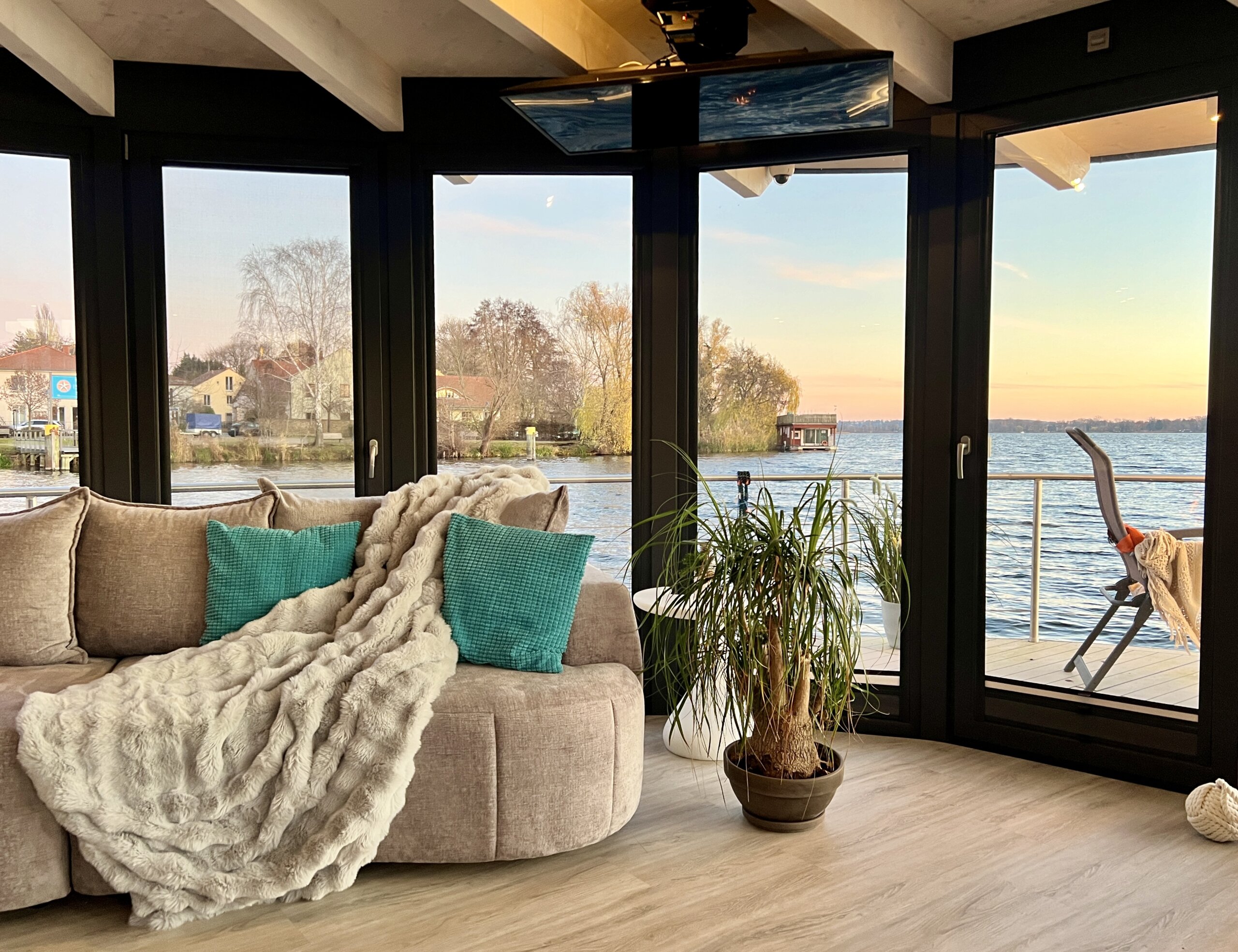Floating Home Shanti 2