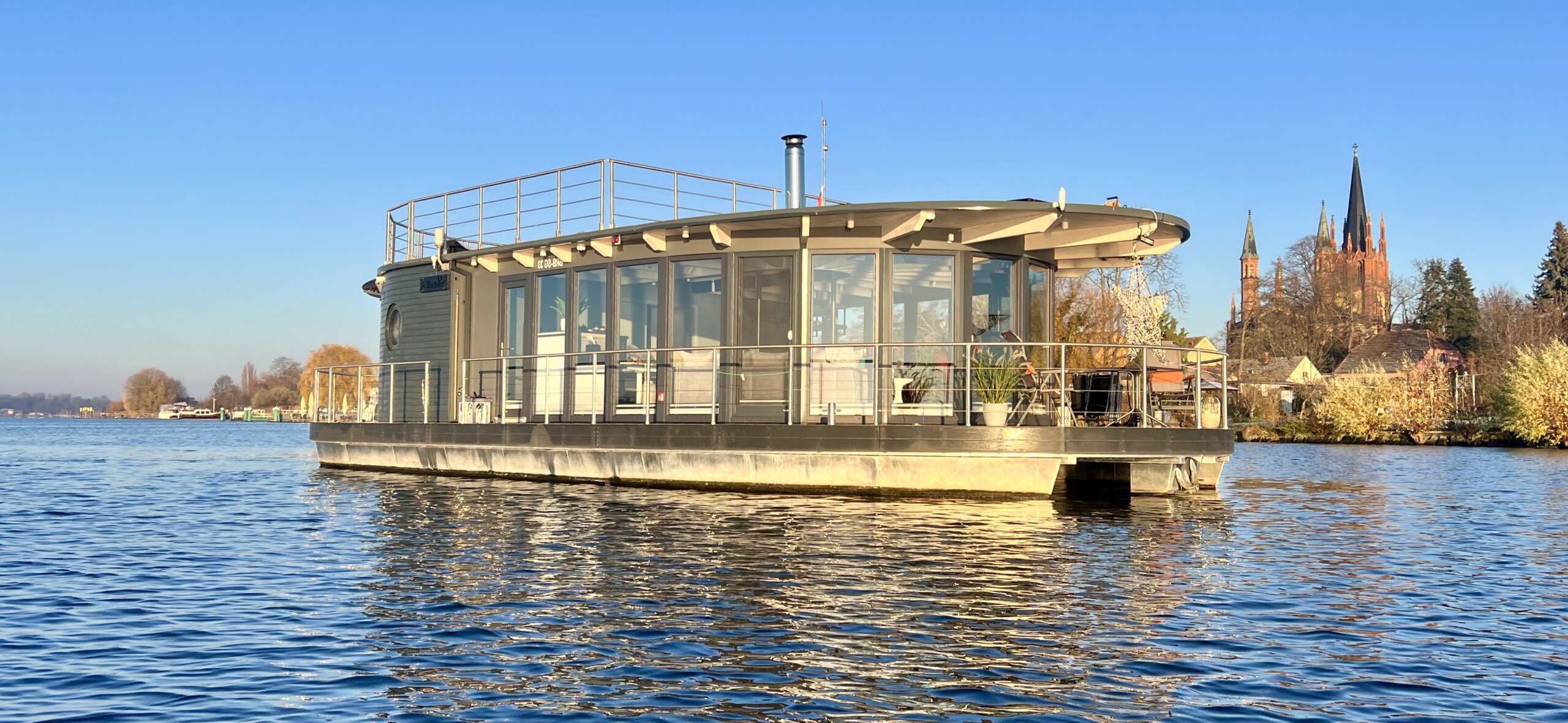 Floating Home Shanti 2