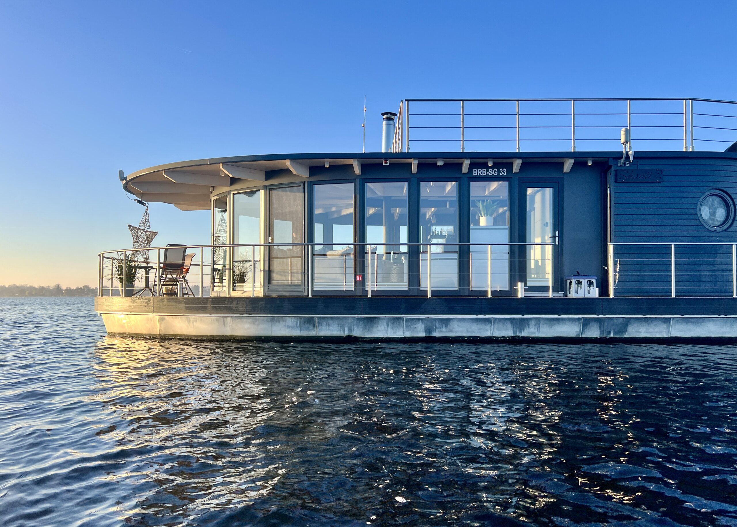Floating Home Shanti 2