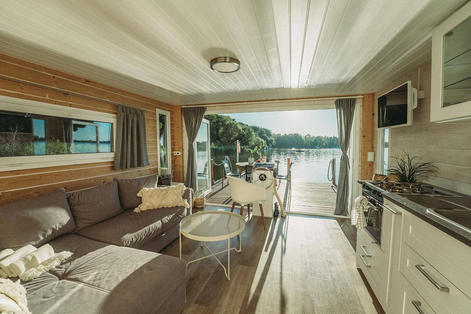 * Hausboot Havelzauber