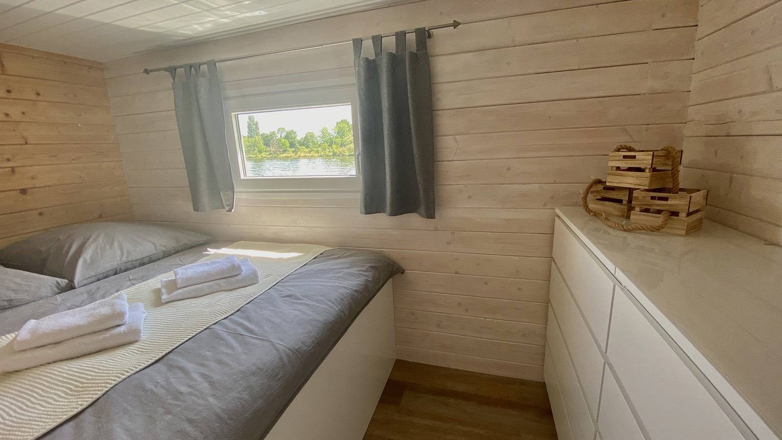 * Hausboot Havelzauber