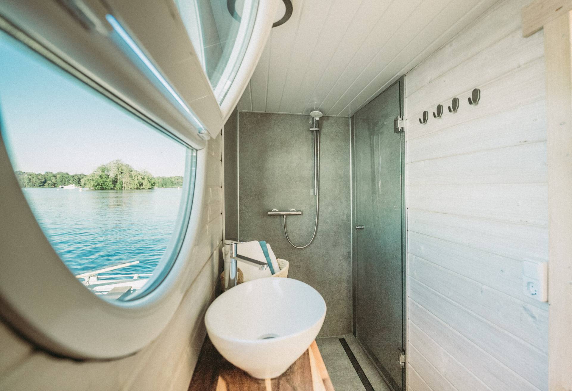 * Hausboot Havelzauber